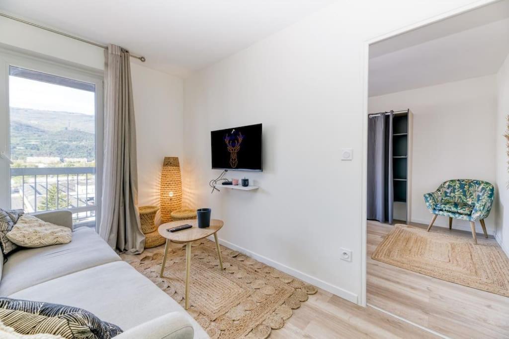 Superbe : Parking Gratuit + Fibre Wifi + Balcon